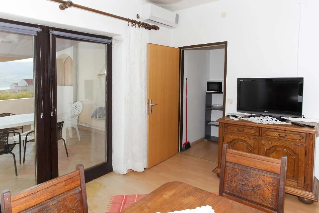 Apartments Antonio Pag Town
