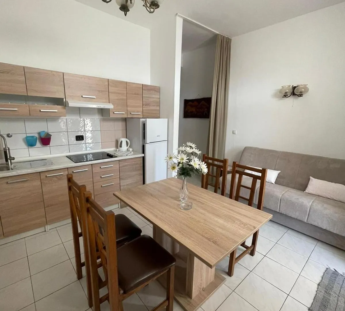 Apartments Antonio باغ