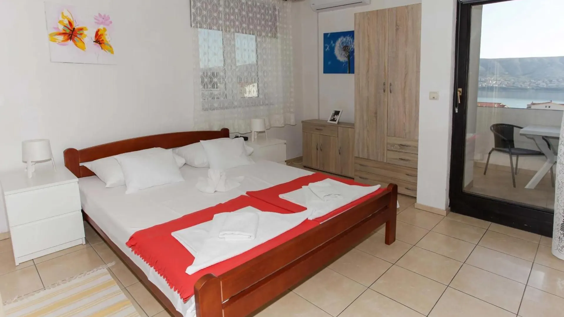 Apartments Antonio Pag Town